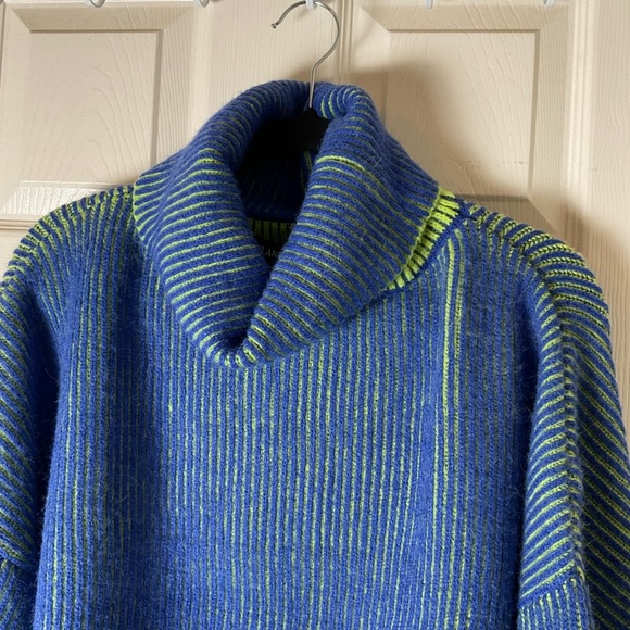 Blanknyc] Womens Cropped Turtleneck Sweater Pullover Size medium - Picture 3 of 12